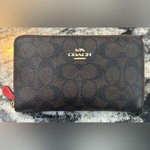 Coach Medium ID Zip Wallet in Walnut/Black